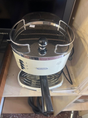Εσπρεσιέρα Delonghi μεταχειρισμένη, σε άψογη κατάσταση