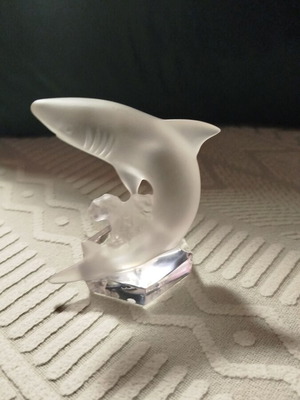 Crystal dolphin figurine like new, 210g, 10cm height, engraving and sticker