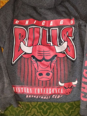 Chicago Bulls παιδικό φούτερ με φερμουάρ και κουκούλα σε σκούρο γκρι και κόκκινο, 6-8 ετών