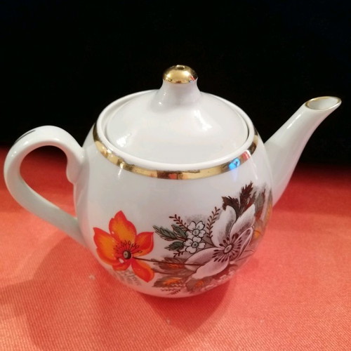 Porcelain teapot like new, Soviet vintage from Dulyovo