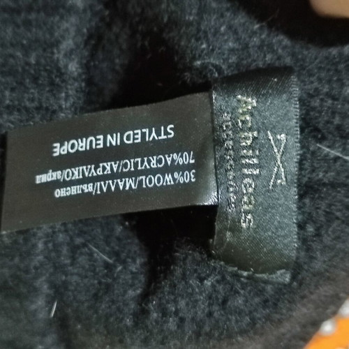 Black knit beanie hat, size M