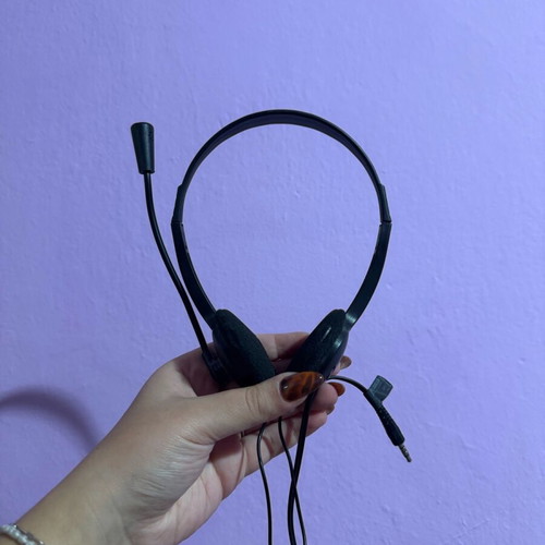 Headphones with microphone wired like new