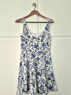 H&M White Dress with Blue Floral Print like new, size M