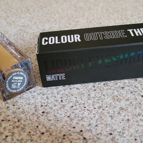 Sample Beauty Multi-Use Liquid Shadow in "Strapping" new