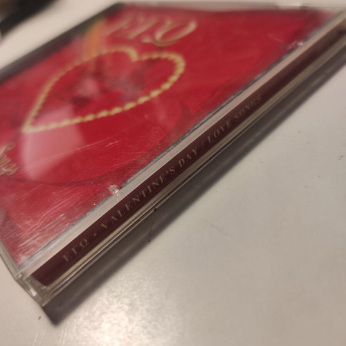 Valentine's Day Love Songs CD like new, pop collection