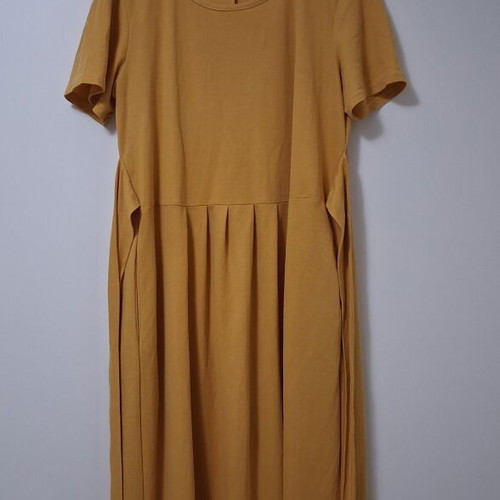 Yellow dress large, like new, minimal style