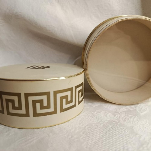 Vintage powder box White Plains by Thea Galis like new