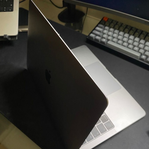 MacBook Air M1 2020 like new, 8GB RAM, 256GB SSD