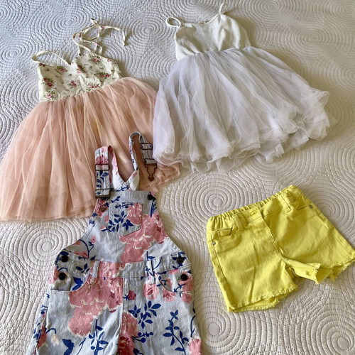 Girls' clothing set like new, 2 dresses and 2 shorts for 4-5 years old