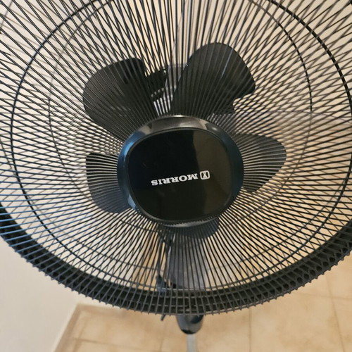 Morris extendable floor fan like new with remote control