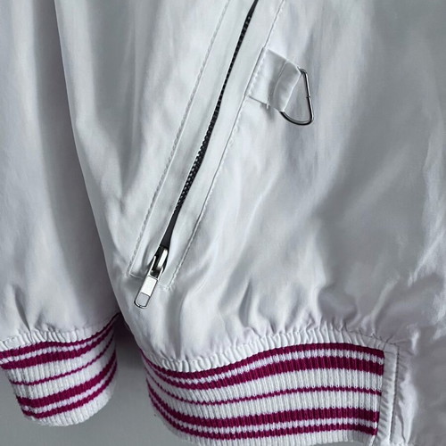 College jacket white Medium like new with zippered pockets