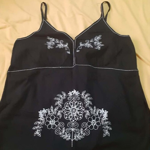 Black camisole top like new with white floral embroidery XXL