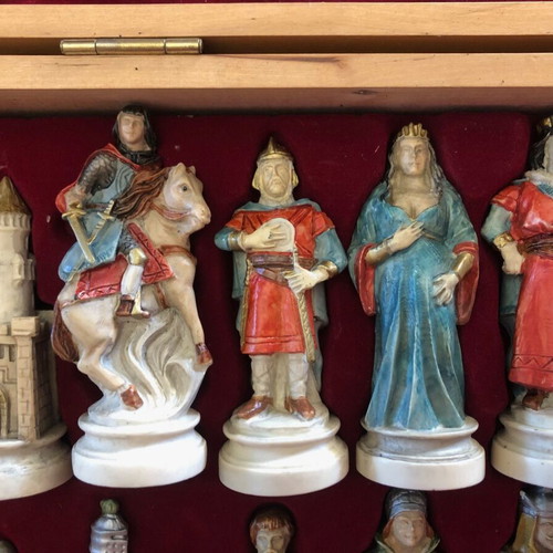 Chess set with hand-carved and painted pieces like new