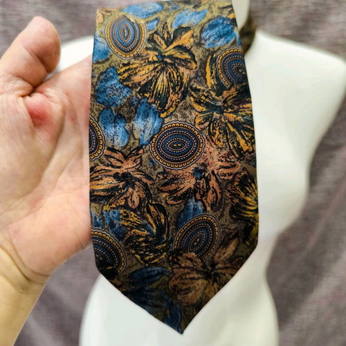 100% silk tie like new, multicolored