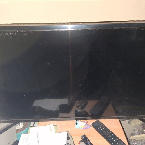 Samsung 32-inch TV, non-smart, HDMI, 74x43 cm