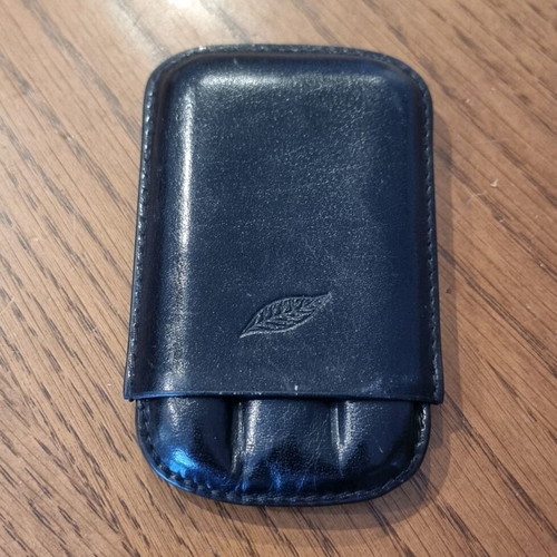 Leather cigar case for 3 cigars like new, adjustable length, black