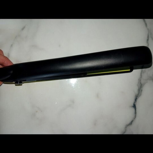 APR Hair Straightener with Ceramic Plates like new