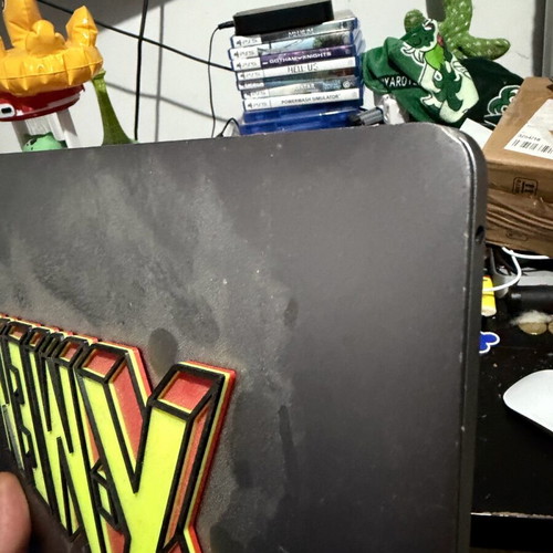 MacBook Pro M1 13’ 8GB RAM 256 SSD used with broken screen and dents