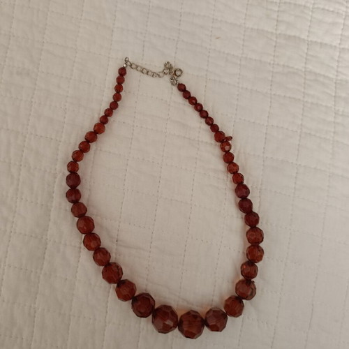 Necklace with brown beads like new