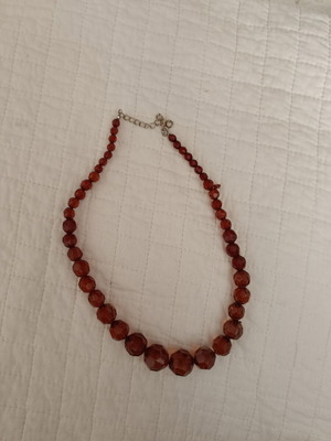 Necklace with brown beads like new