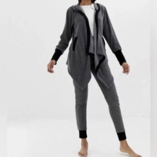 DKNY set gray like new, fleece fabric, comfortable and warm