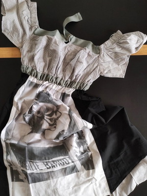 Y2K Summer Dress with Short Sleeve and Graphic Print like new