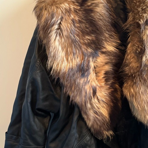 Leather jacket large with fur collar used, black