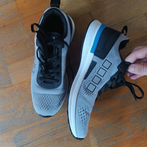 Men's athletic shoes used, size 44, black and gray