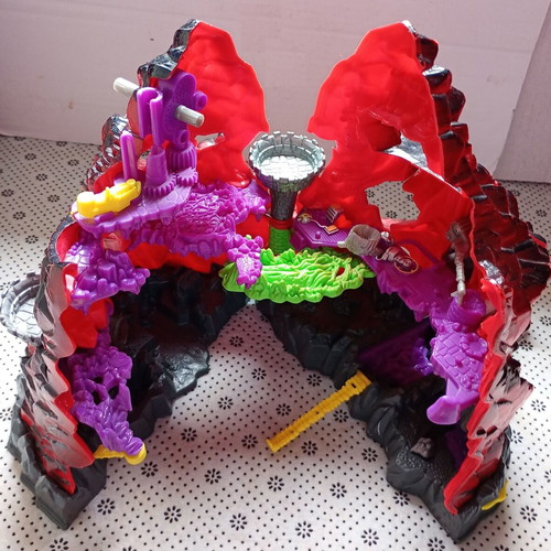 Mighty Max Trapped In Skull Mountain Playset used, Bluebird 1992 incomplete