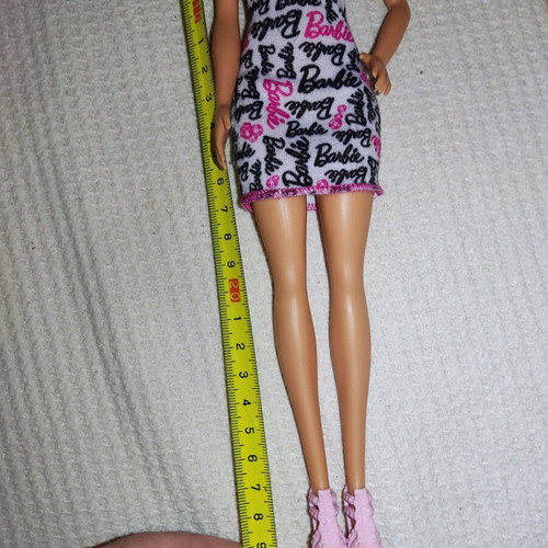 Barbie dolls pack of 2 like new