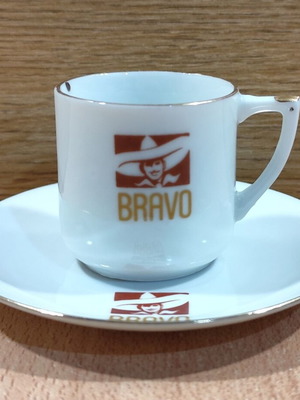 Bravo καφές παλιό διαφημιστικό φλυτζάνι με πιατάκι μεταχειρισμένο
