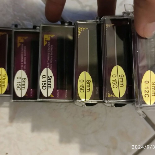 Eyelash equipment set like new with case