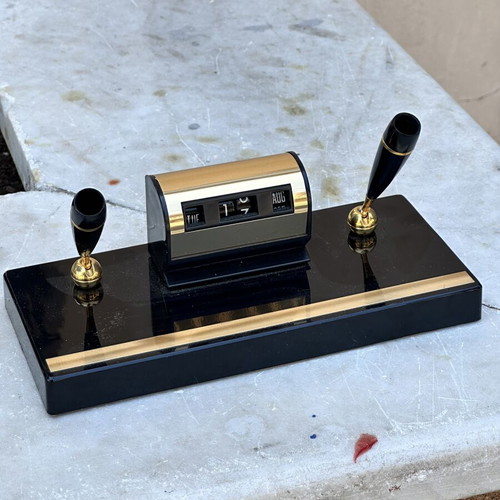 Vintage desk set with perpetual calendar and 2 pens, used, black and gold