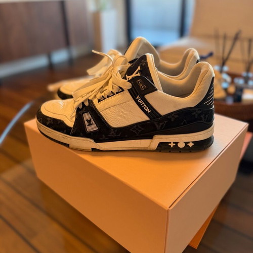 LV Trainer Sneakers like new, size 45, black and white