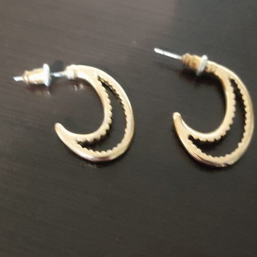Earrings set of 5 pairs like new, gold color