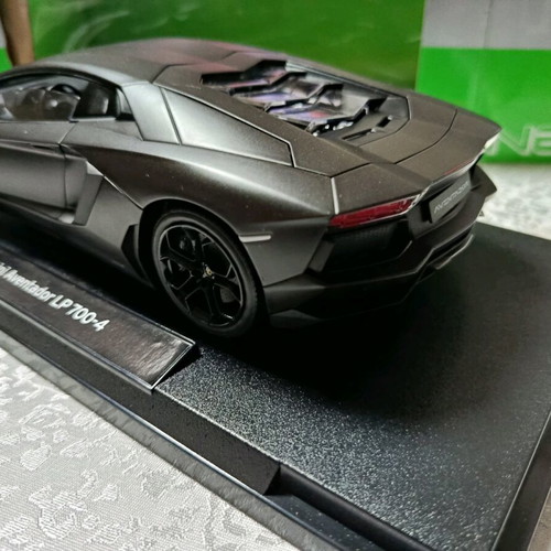 Welly Lamborghini Aventador LP 700-4 1/18 new in box