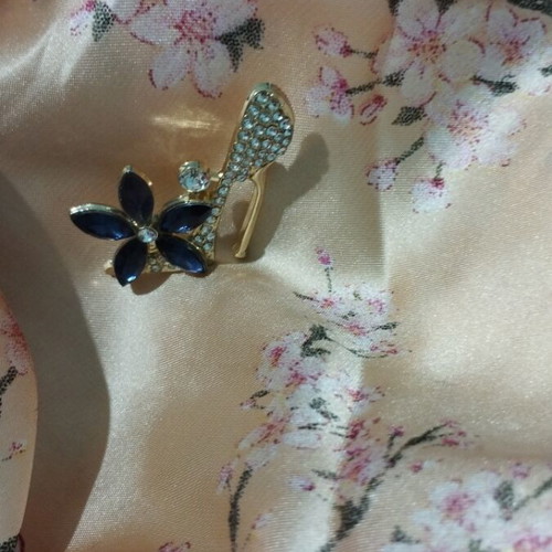 High heel pin new, shiny