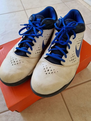 Nike Zoom Attero Basketball Shoes No44 like new, white
