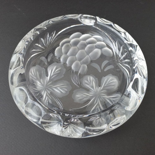 Set of 2 vintage glass ashtrays like new
