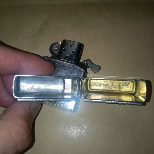 Zippo gecko lizard lighter