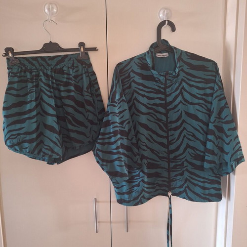 Inna Manoli shorts and jacket set like new, black and green