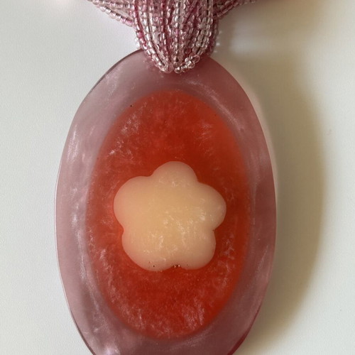 Set of 2 handmade necklaces like new in pink and white