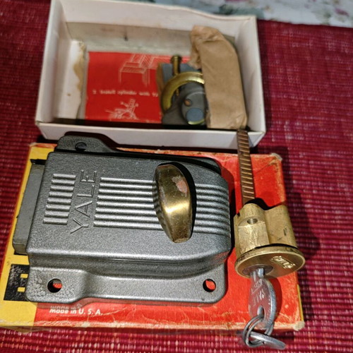 Yale vintage surface lock set new