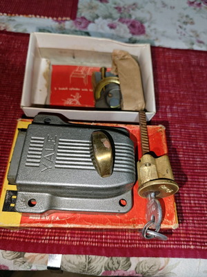 Yale vintage surface lock set new