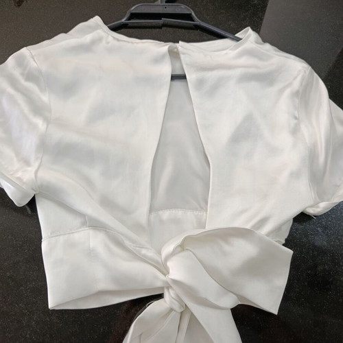 White satin short blouse with open back Zara like new