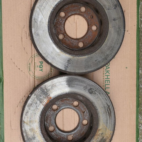 VW Golf 4 ventilated brake discs and pads used