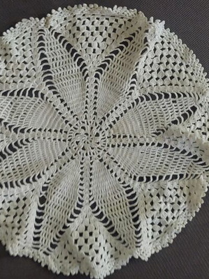 Handmade lace doily crochet used, white, circular 30-32 cm