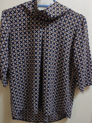 Shirt with three-quarter sleeves like new, size M, blue and yellow