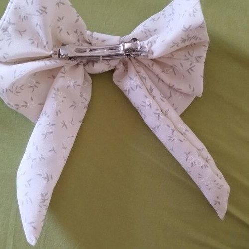 Hair bows like new, handmade, beige and purple, set of 2