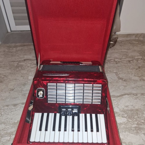 Weltmeister Stella accordion with 32 bass buttons